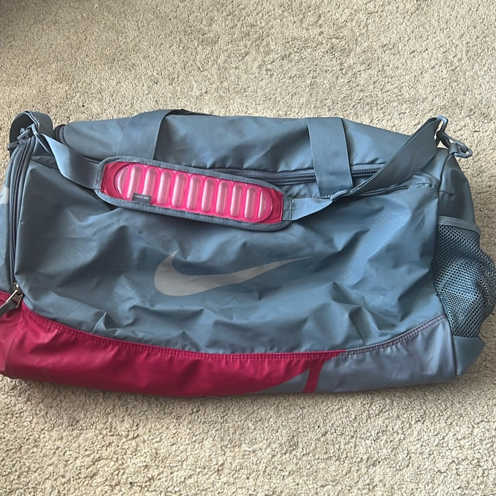 Large Nike woman’s gym bag